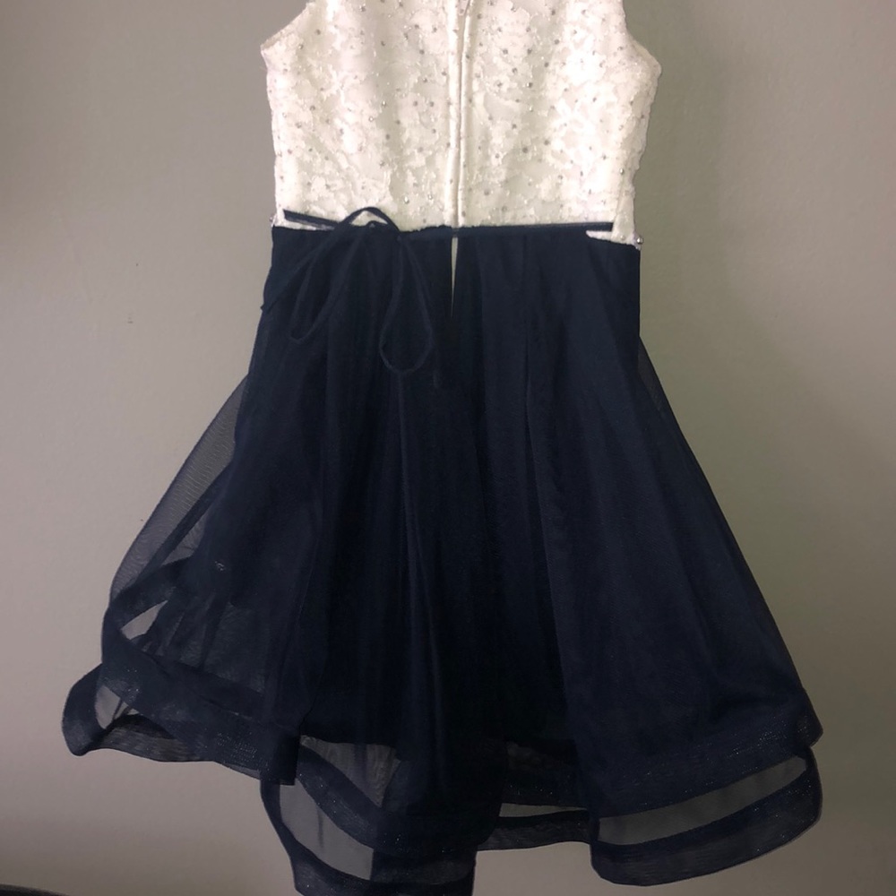 Beautiful Dress - Picture 4 of 5